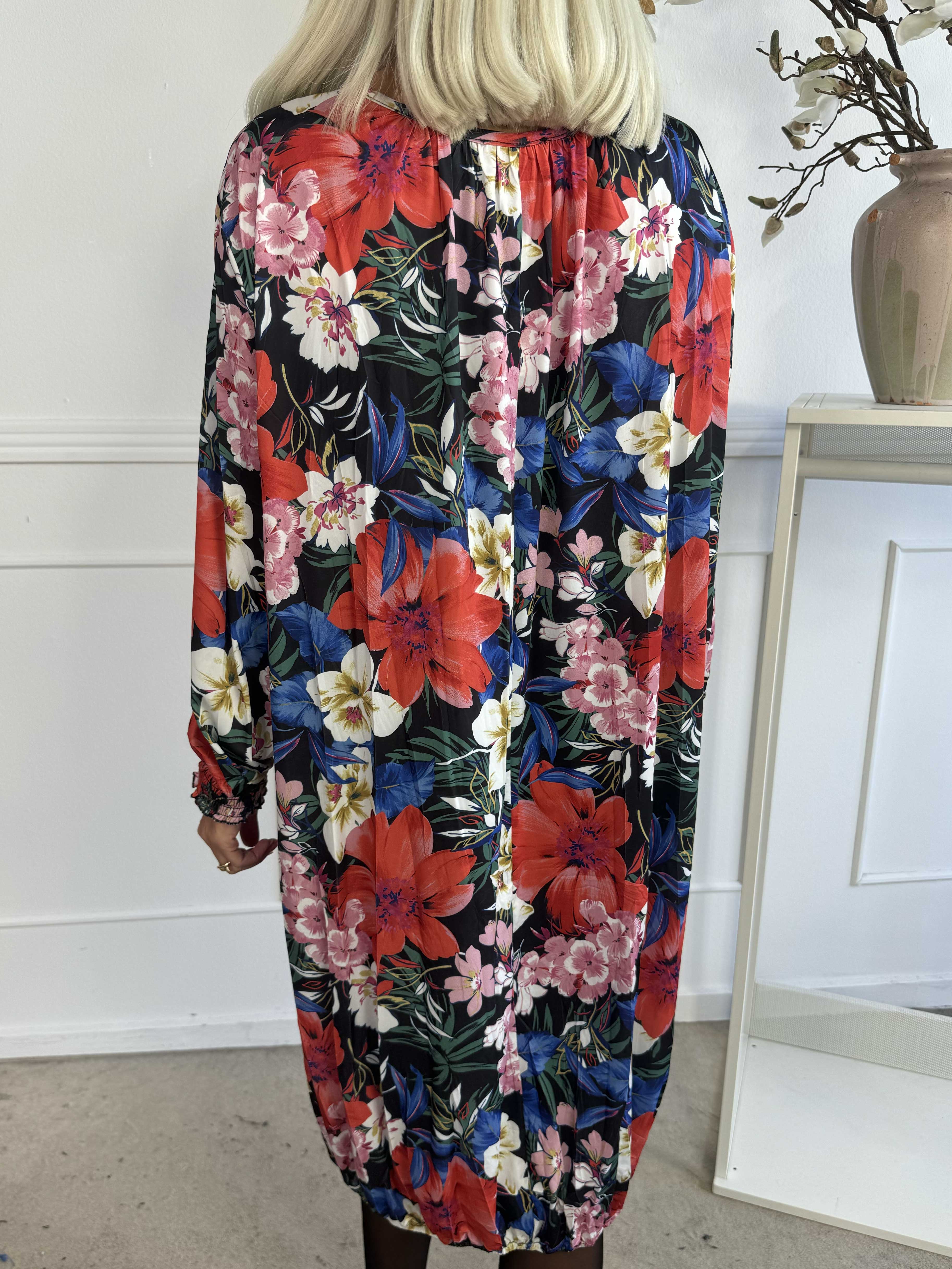 Miracle Floral Dress L/S - Blommig klänning med resår och långa ärmar